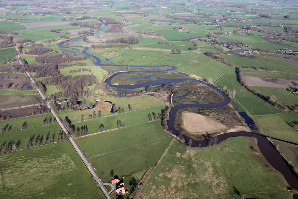 Meanderende Regge door het landschap